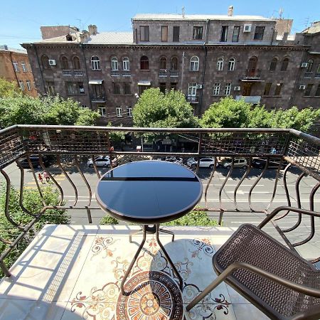 Amiryan Street 1 Bedroom Deluxe Apartment With Balcony Am104 Jerevan Eksteriør bilde