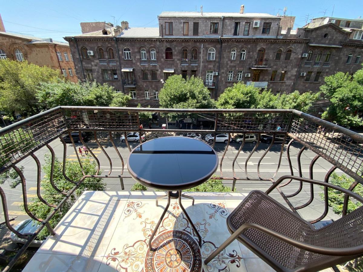 Amiryan Street 1 Bedroom Deluxe Apartment With Balcony Am104 Jerevan Eksteriør bilde
