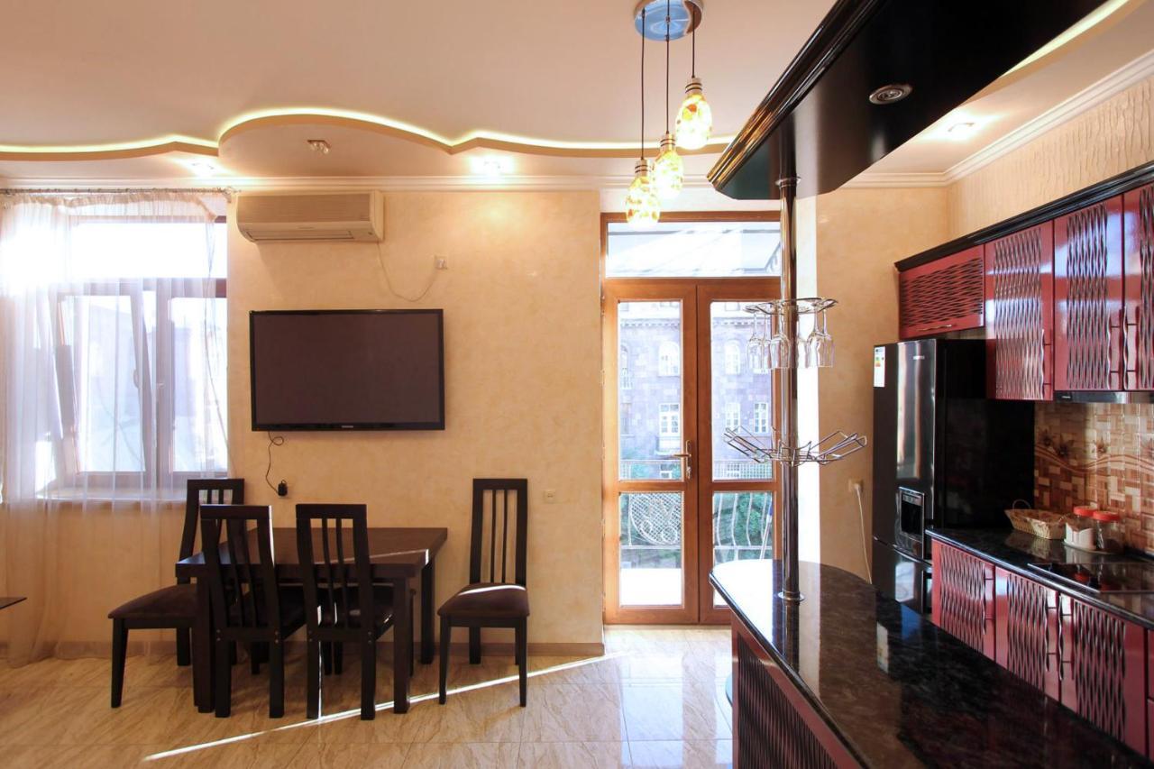 Amiryan Street 1 Bedroom Deluxe Apartment With Balcony Am104 Jerevan Eksteriør bilde